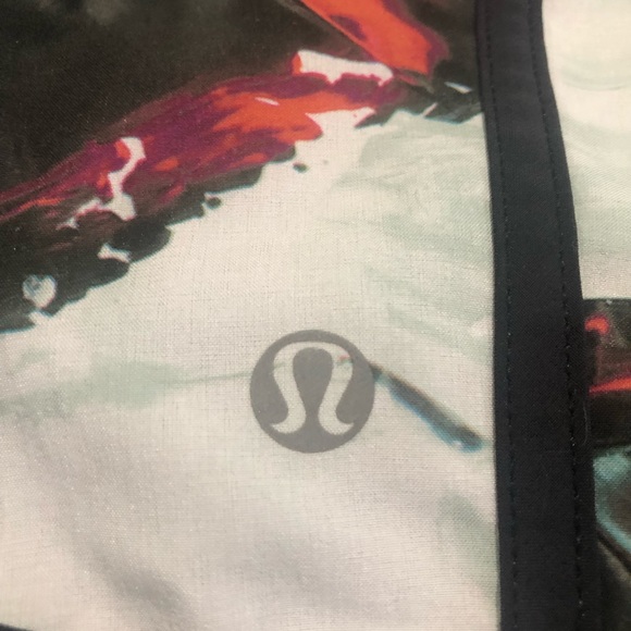 Lululemon pigment wave tracker shorts size 10 - Picture 7 of 7